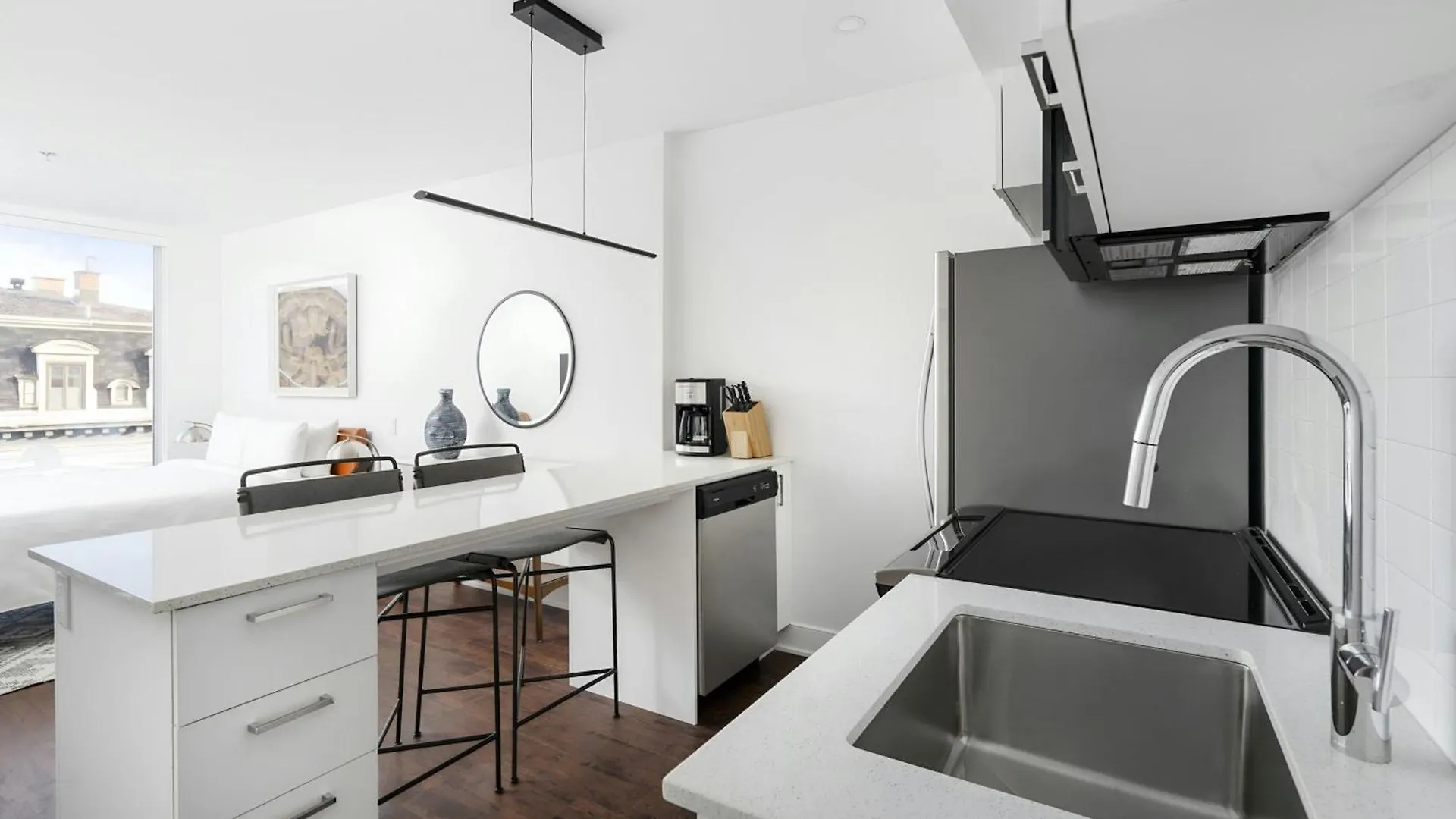 Sonder By Marriott Bonvoy Gare Saint Denis Apartments Downtown Montreal